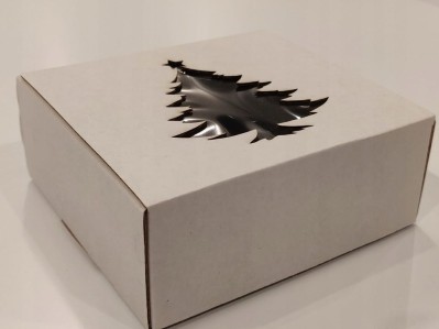 Pudełko świąteczne z okienkiem choinka – opakowanie białe 200x200x70